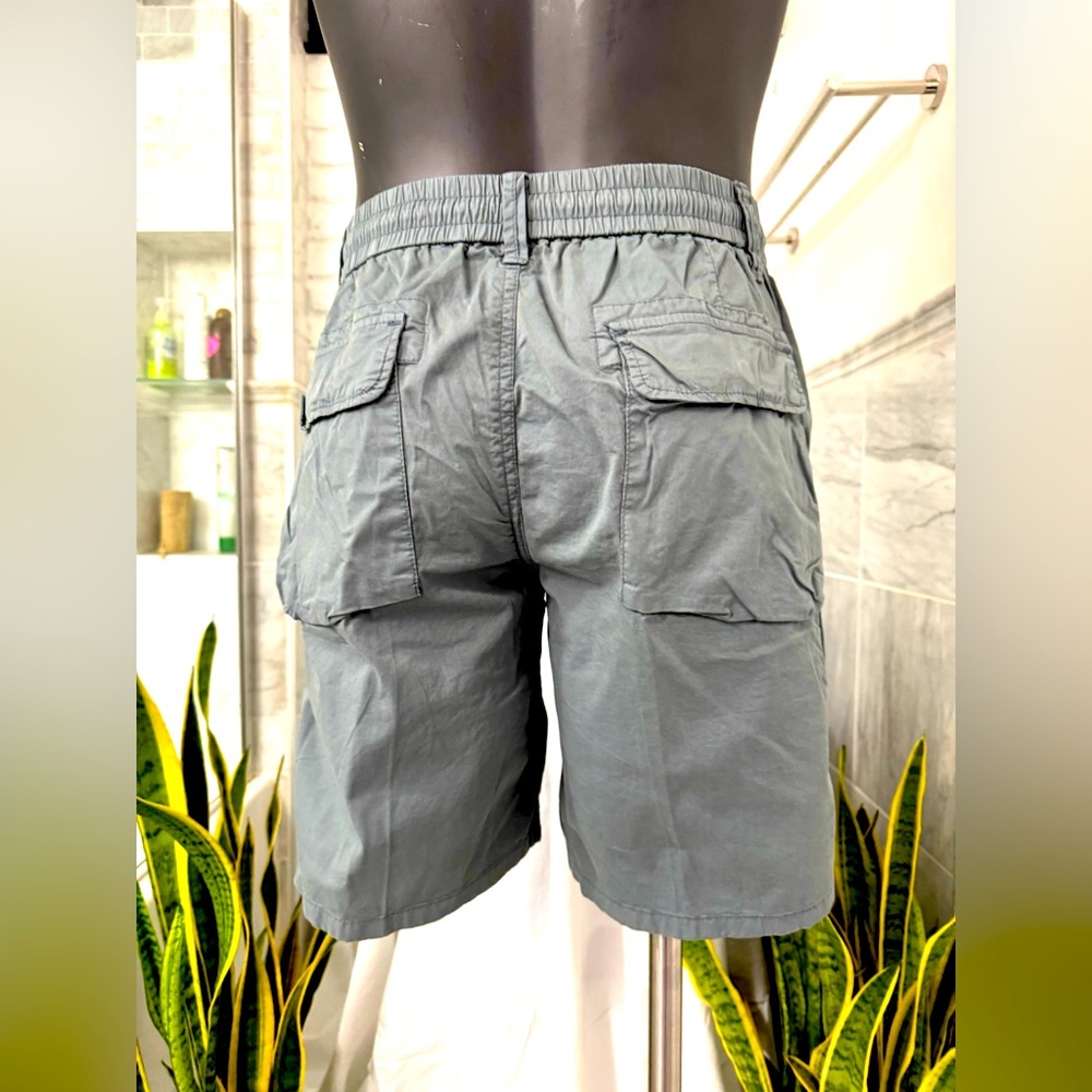 NWOT Cotton/spandex quality fabric Men's grey cargo shorts